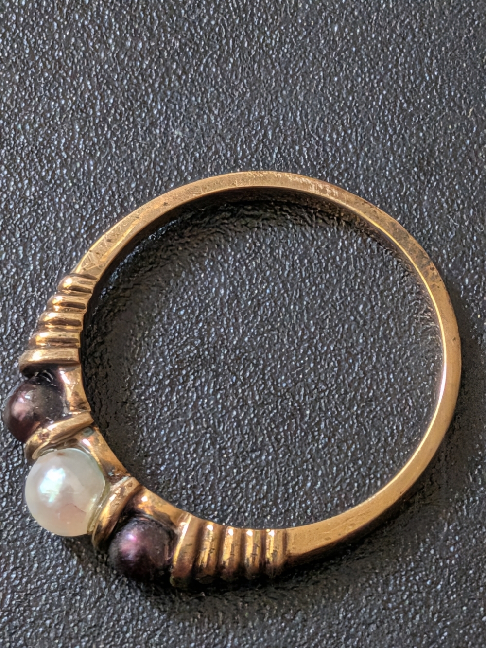 Vintage LIBCO 10K Yellow Gold Three-Pearl Ring – White & Black Cultured Pearls –